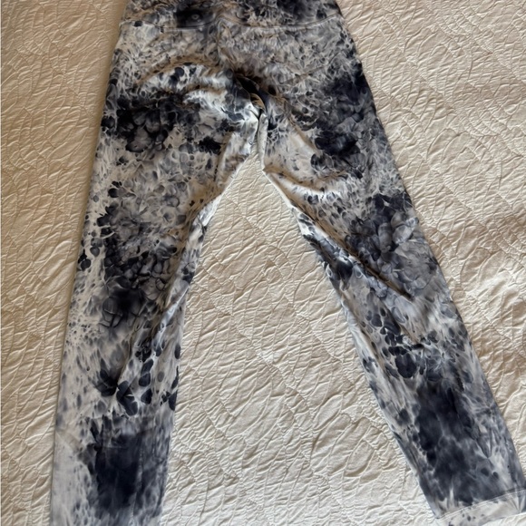 Lululemon tie dye leggings size 8. - Picture 2 of 6